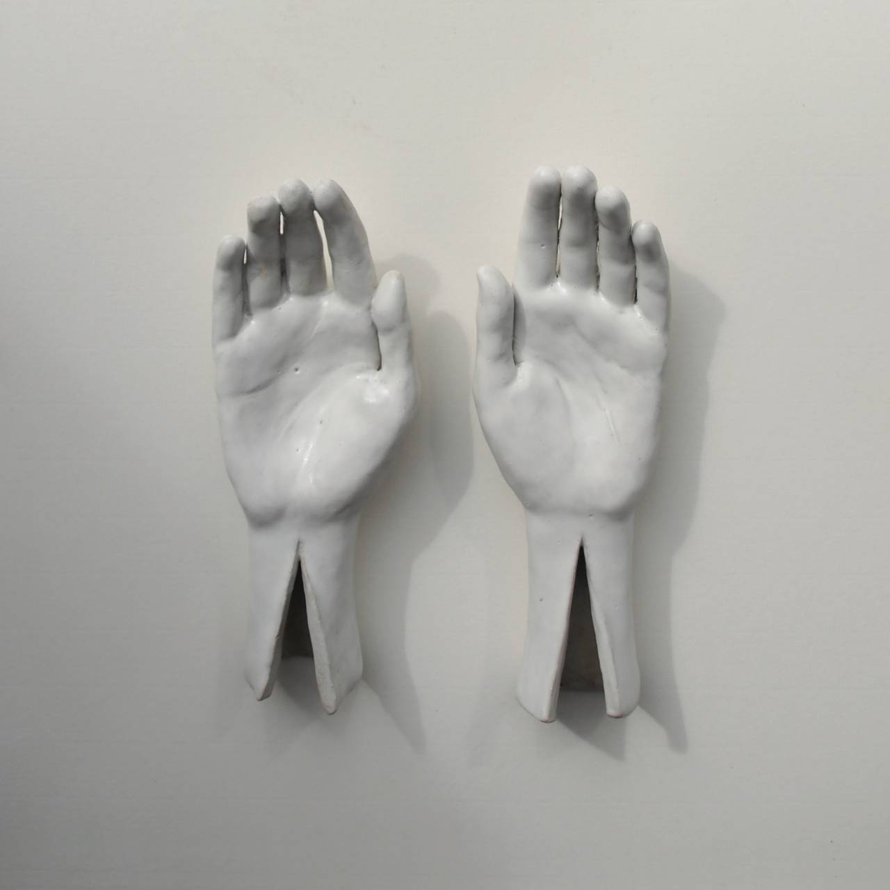 Lidia KOSTANEK, La prière, céramique et grès émaillé, 120 x 80 cm