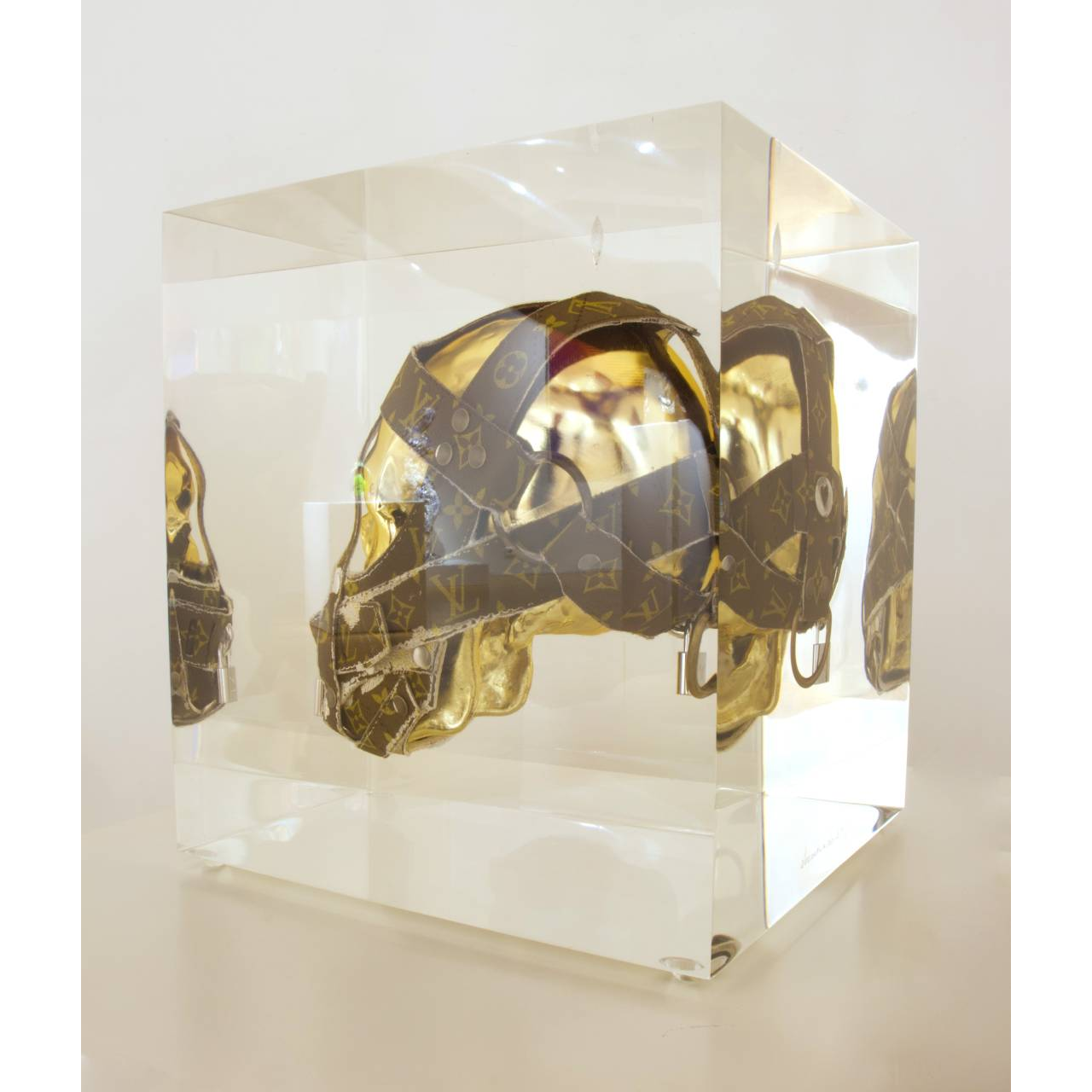Alexandre NICOLAS, Slave to luxe, ( Crane Vuitton ), Inclusion de cristal syntèse et résine, 33 X 28 X 30 cm