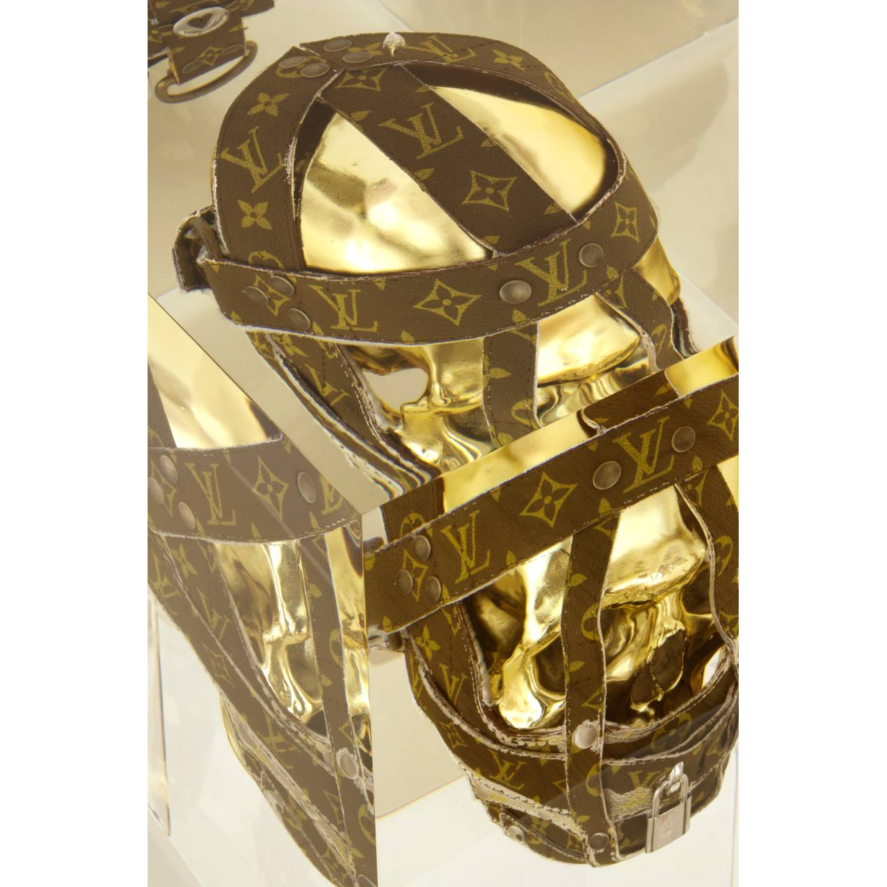Alexandre NICOLAS, Slave to luxe, ( Crane Vuitton ), Inclusion de cristal syntèse et résine, 33 X 28 X 30 cm